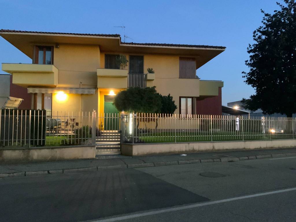 Più di dieci ville in vendita a San Giuliano Milanese Sesto Ulteriano.