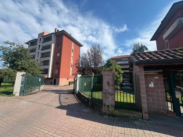 locale di sgombero in vendita a San Giuliano Milanese in zona Zivido
