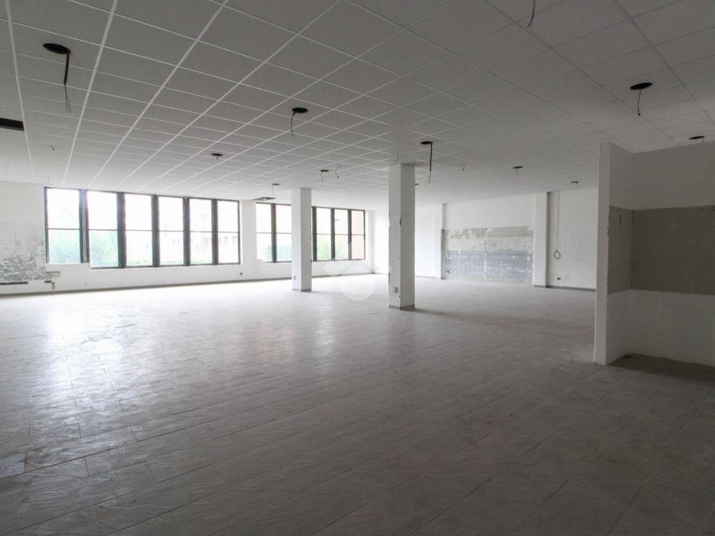 locale commerciale in vendita a San Giuliano Milanese