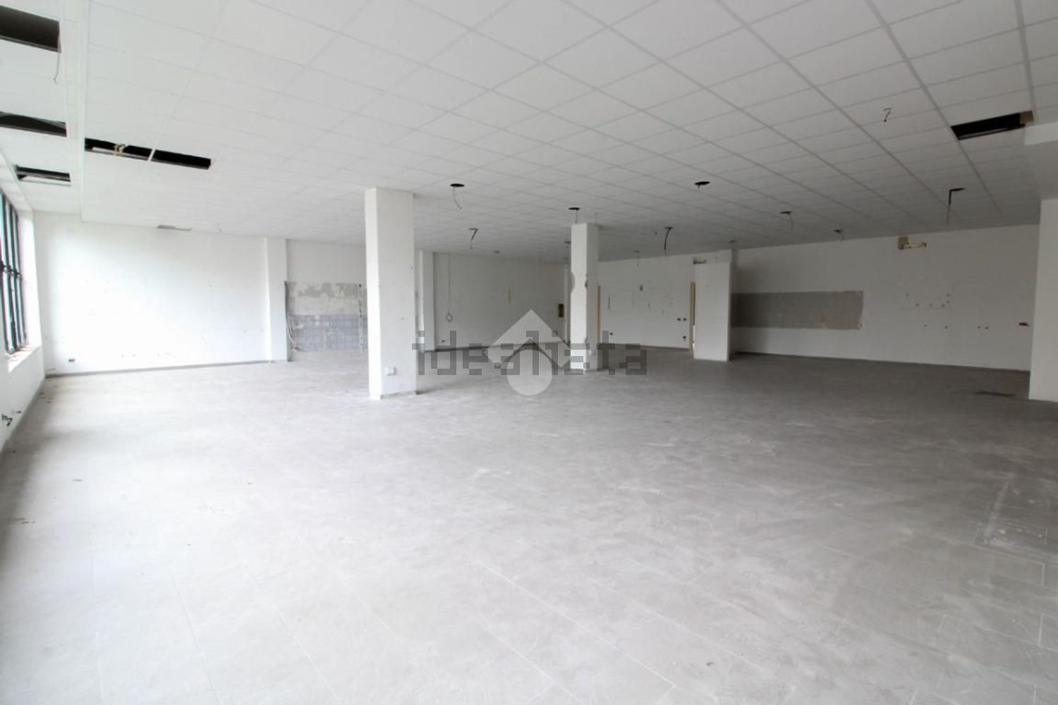 locale commerciale in vendita a San Giuliano Milanese