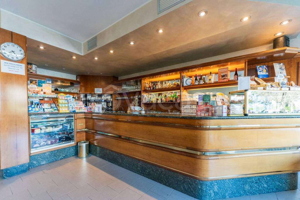 negozio in vendita a San Giuliano Milanese in zona Zivido