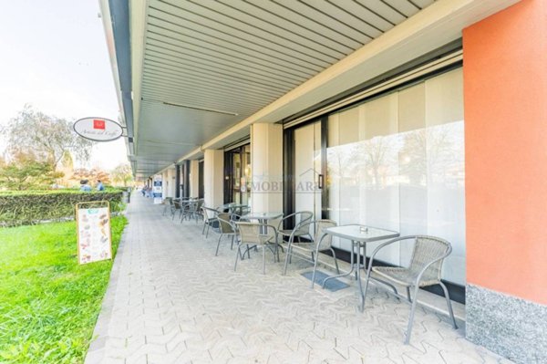 negozio in vendita a San Giuliano Milanese in zona Zivido
