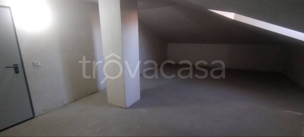locale commerciale in vendita a San Giuliano Milanese in zona Zivido