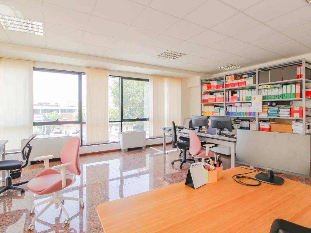 ufficio in vendita a San Giuliano Milanese in zona Zivido