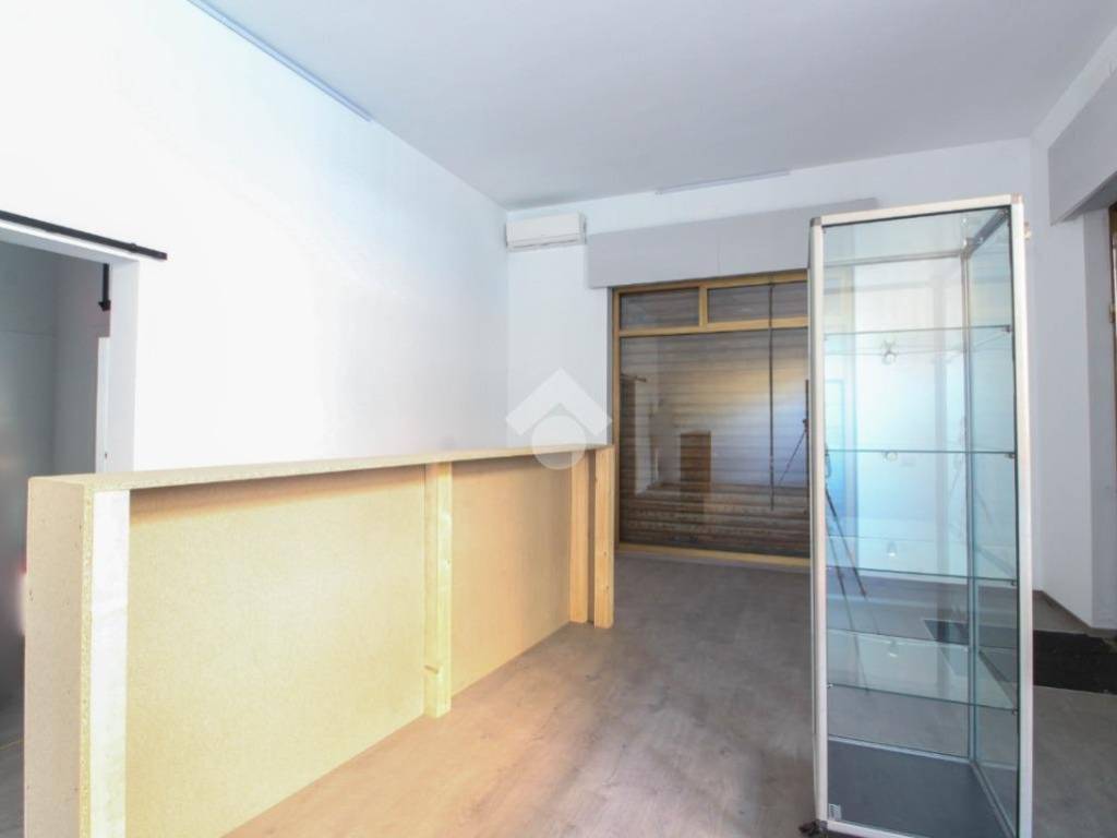 locale commerciale in vendita a San Giuliano Milanese