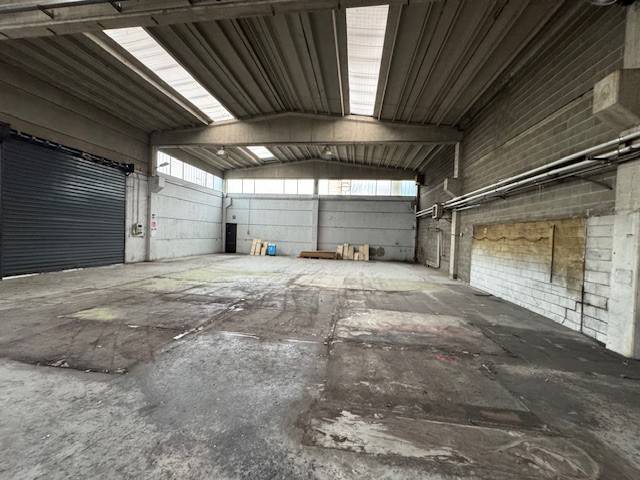 locale commerciale in vendita a San Giuliano Milanese