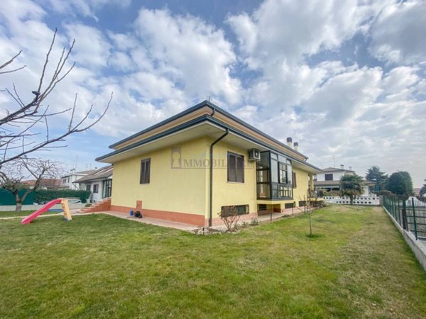 casa indipendente in vendita a San Giuliano Milanese in zona Sesto Ulteriano