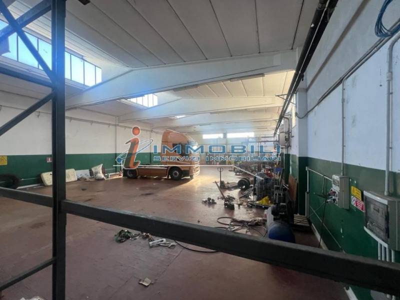 locale di sgombero in vendita a San Giuliano Milanese in zona Sesto Ulteriano