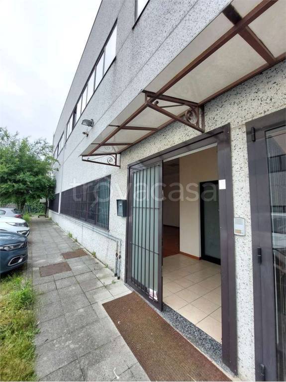 negozio in vendita a San Giuliano Milanese in zona Zivido