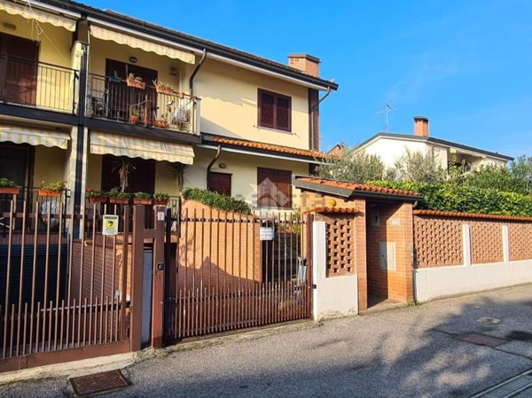 appartamento in vendita a San Giuliano Milanese in zona Civesio