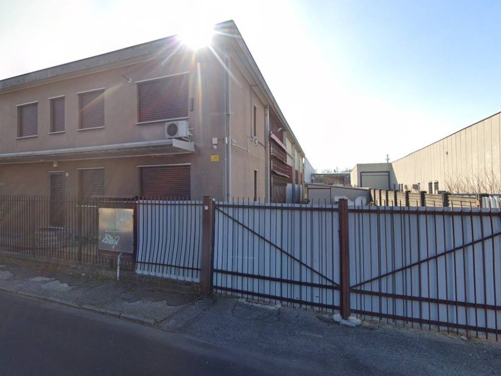 locale commerciale in vendita a San Giuliano Milanese in zona Viboldone