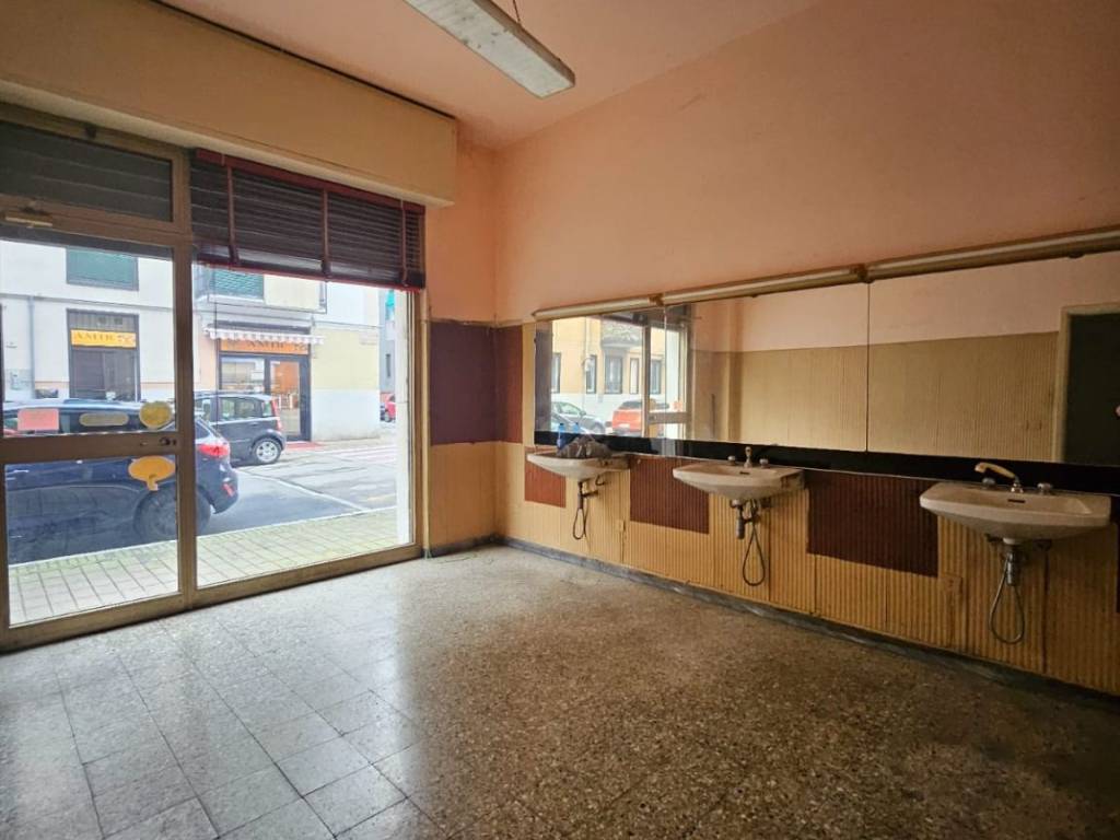 negozio in vendita a San Giuliano Milanese