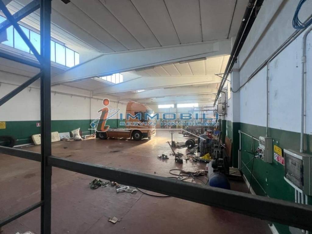 negozio in vendita a San Giuliano Milanese in zona Sesto Ulteriano