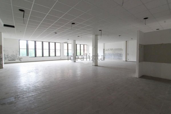locale commerciale in vendita a San Giuliano Milanese