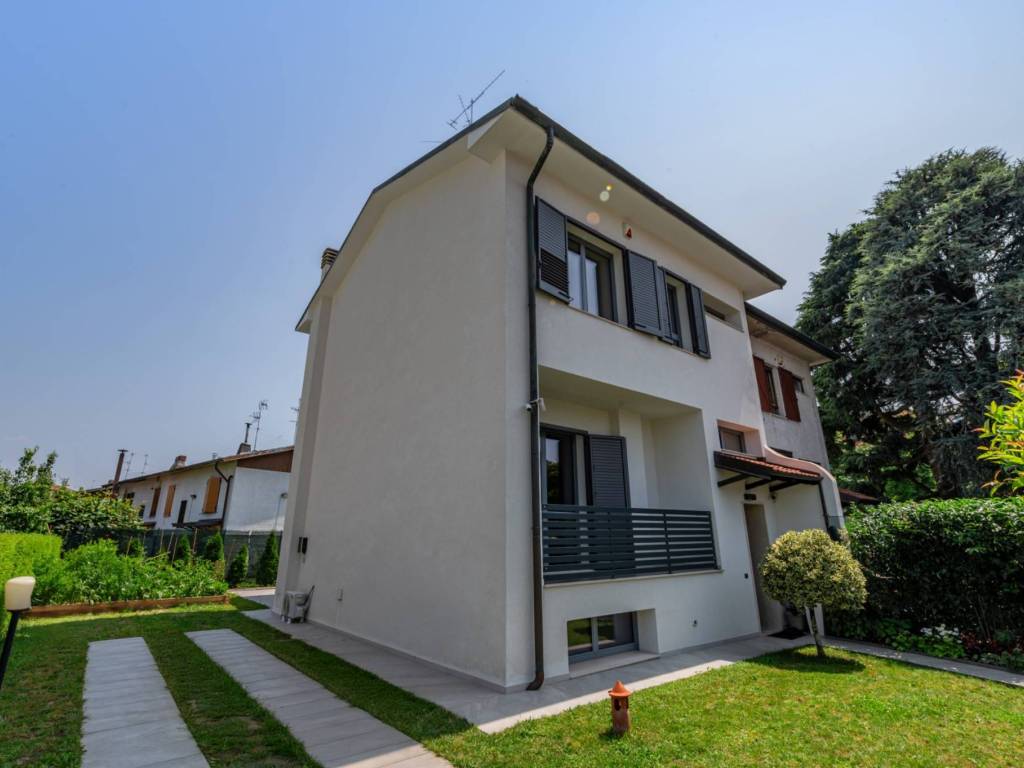 casa indipendente in vendita a San Giuliano Milanese in zona Zivido