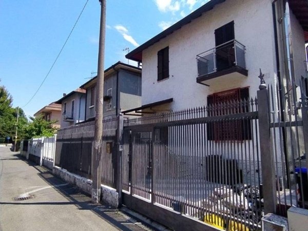 casa indipendente in vendita a San Giuliano Milanese in zona Borgolombardo