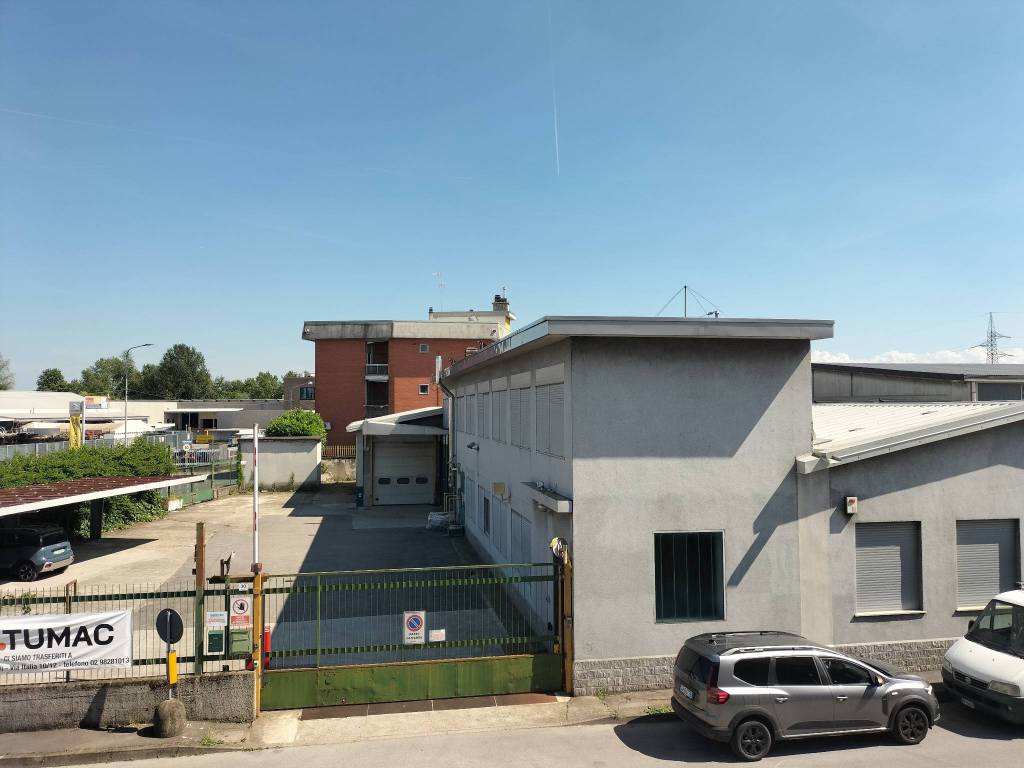locale commerciale in vendita a San Giuliano Milanese in zona Viboldone