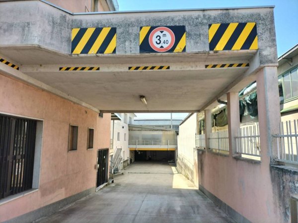 locale commerciale in vendita a San Giuliano Milanese in zona Viboldone