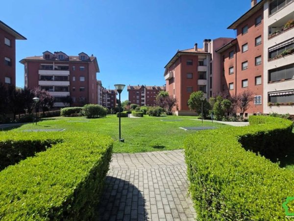 locale commerciale in vendita a San Giuliano Milanese in zona Zivido