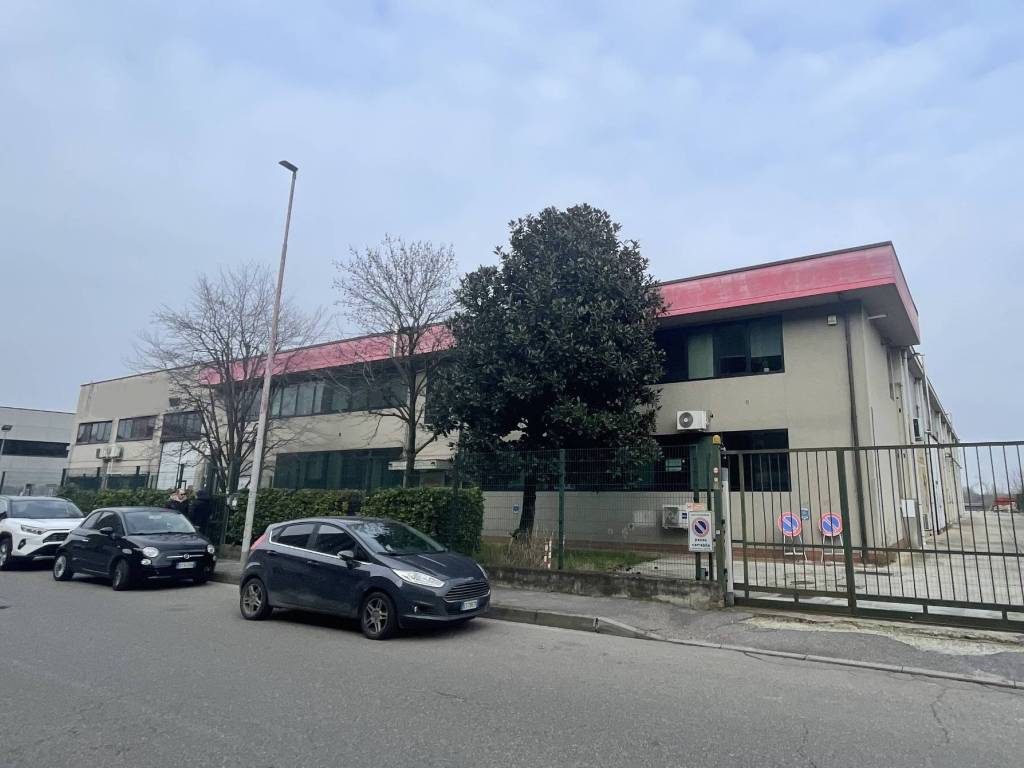 capannone in vendita a San Giuliano Milanese in zona Zivido