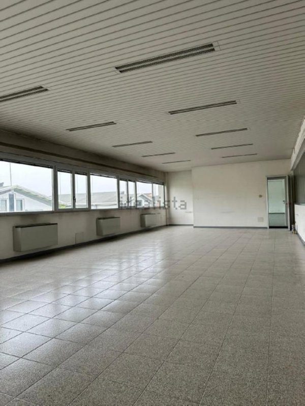 locale di sgombero in vendita a San Giuliano Milanese