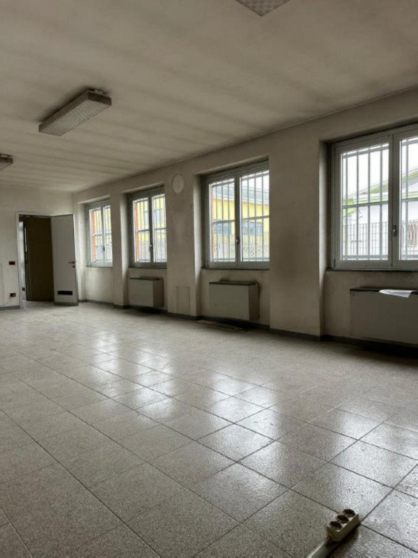 locale di sgombero in vendita a San Giuliano Milanese