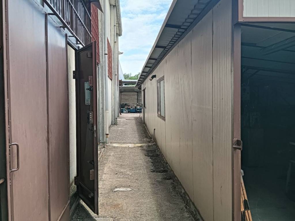 locale commerciale in vendita a San Giuliano Milanese in zona Viboldone