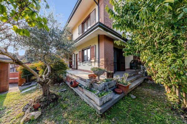 casa indipendente in vendita a San Giuliano Milanese in zona Civesio