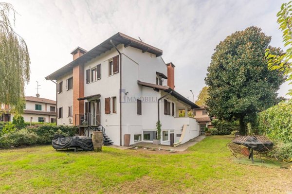 casa indipendente in vendita a San Giuliano Milanese in zona Civesio