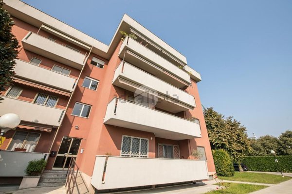 appartamento in vendita a San Giuliano Milanese in zona Civesio
