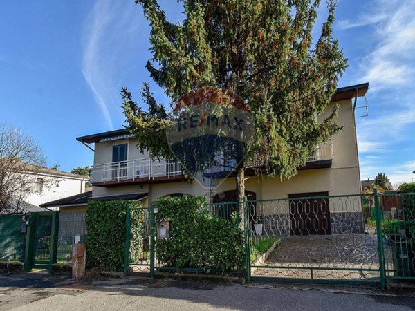 casa indipendente in vendita a San Giuliano Milanese in zona Carpianello