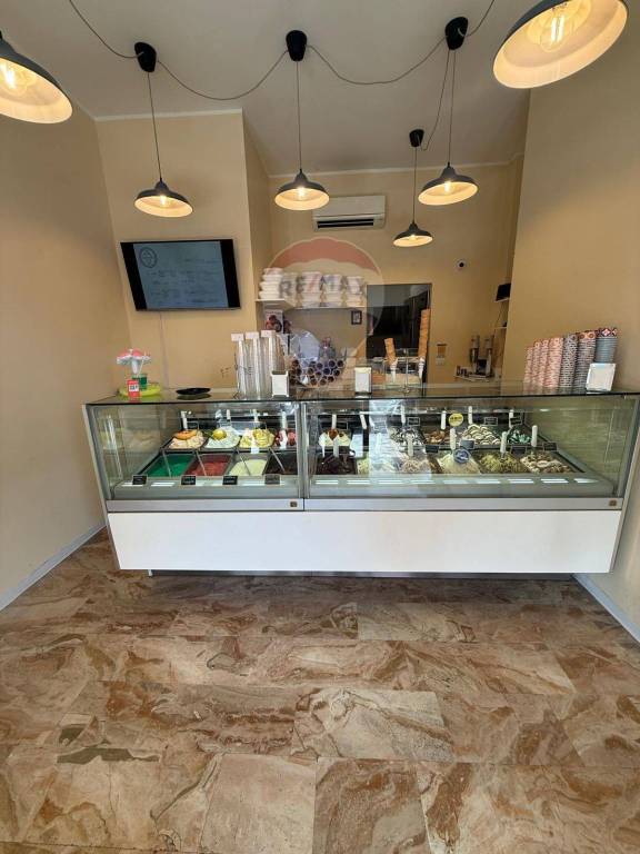 negozio in vendita a San Giuliano Milanese in zona Civesio