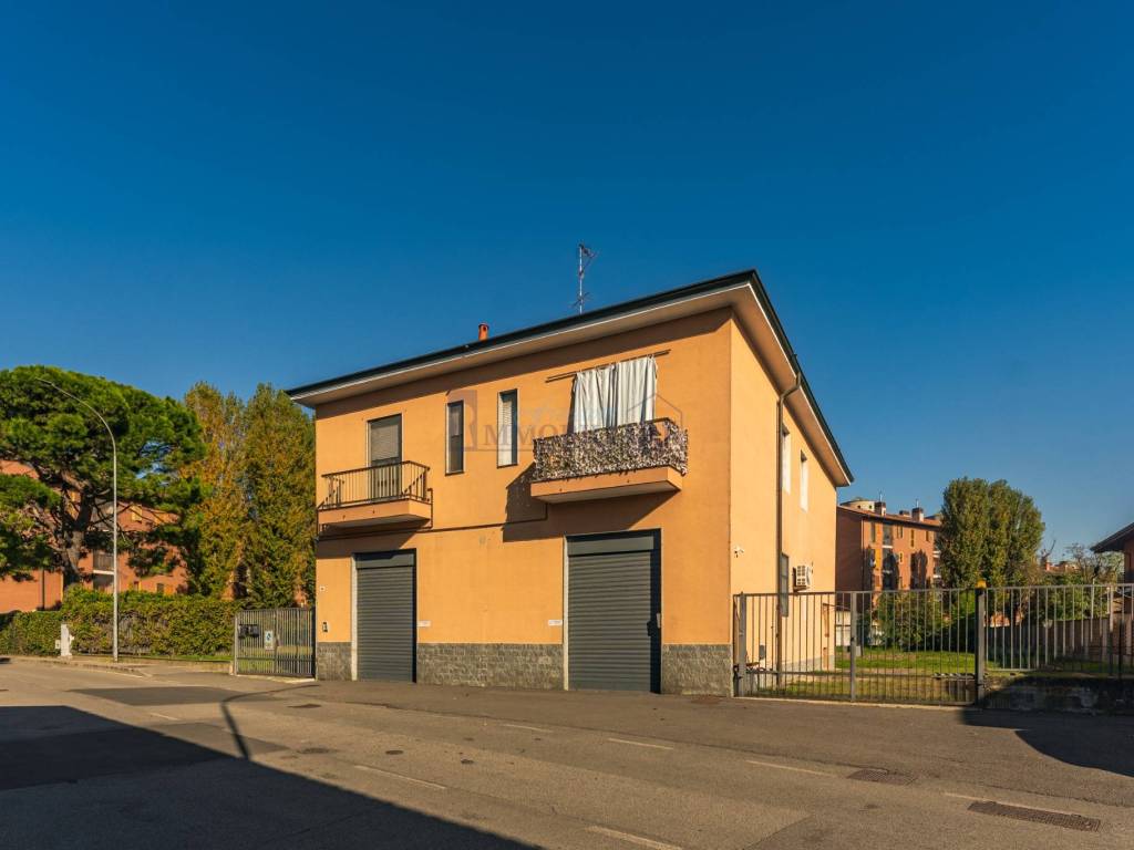 intera palazzina in vendita a San Giuliano Milanese in zona Sesto Ulteriano