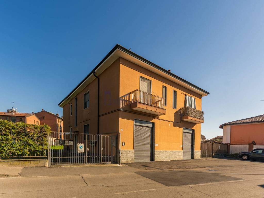 intera palazzina in vendita a San Giuliano Milanese in zona Sesto Ulteriano
