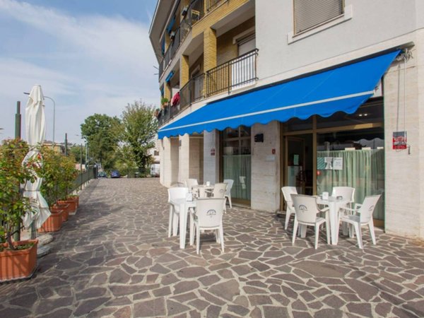 negozio in vendita a San Giuliano Milanese in zona Civesio