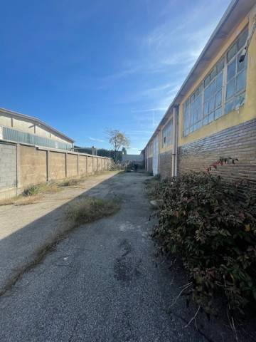 locale commerciale in vendita a San Giuliano Milanese in zona Sesto Ulteriano