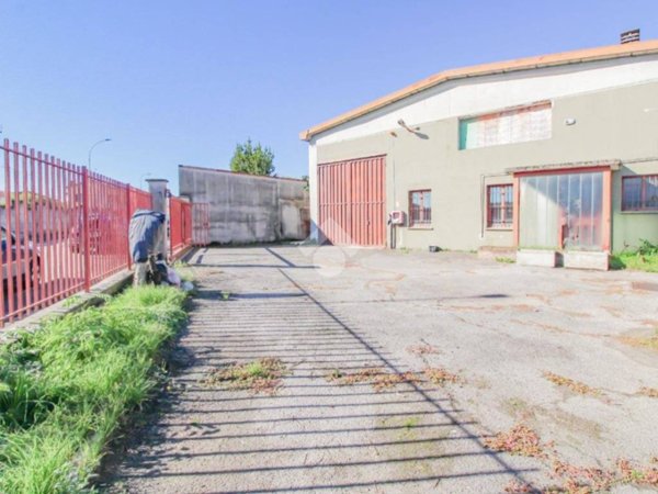 locale commerciale in vendita a San Giuliano Milanese in zona Zivido