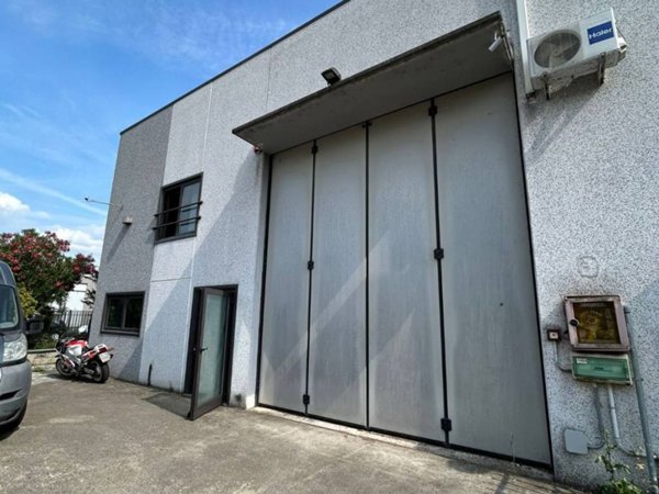 locale commerciale in vendita a San Giuliano Milanese in zona Zivido