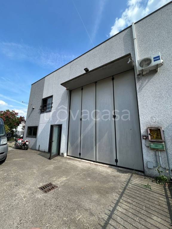 locale commerciale in vendita a San Giuliano Milanese in zona Zivido