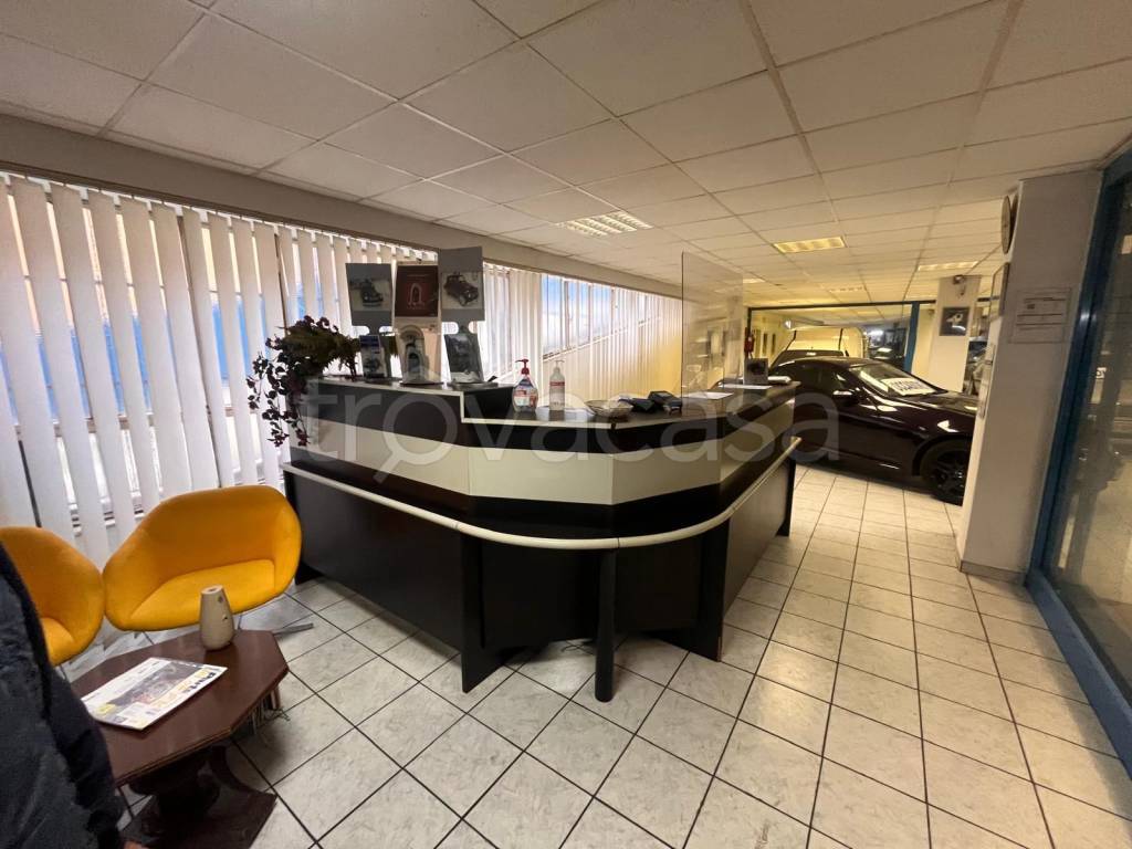 locale commerciale in vendita a San Giuliano Milanese