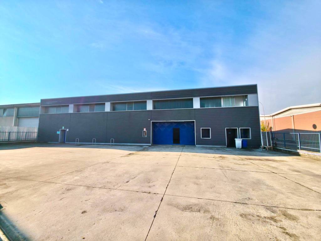 locale commerciale in vendita a San Giuliano Milanese in zona Sesto Ulteriano