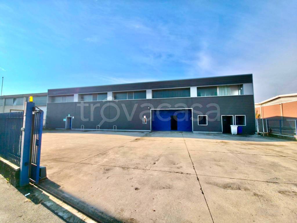 locale commerciale in vendita a San Giuliano Milanese in zona Sesto Ulteriano