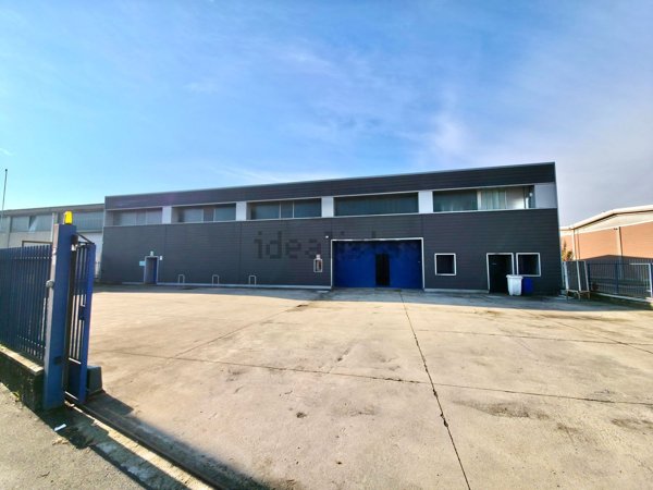 locale di sgombero in vendita a San Giuliano Milanese in zona Sesto Ulteriano