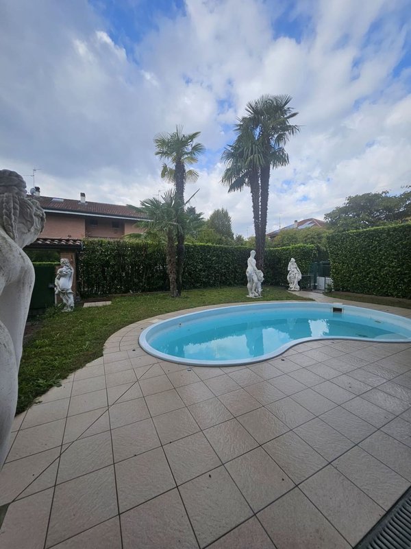 casa indipendente in vendita a San Giuliano Milanese in zona Carpianello