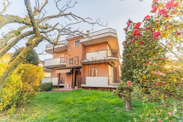 esavano in vendita a San Giuliano Milanese in zona Sesto Ulteriano