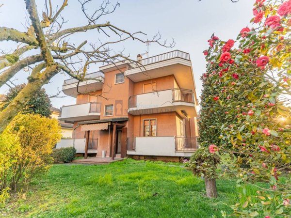 esavano in vendita a San Giuliano Milanese in zona Sesto Ulteriano