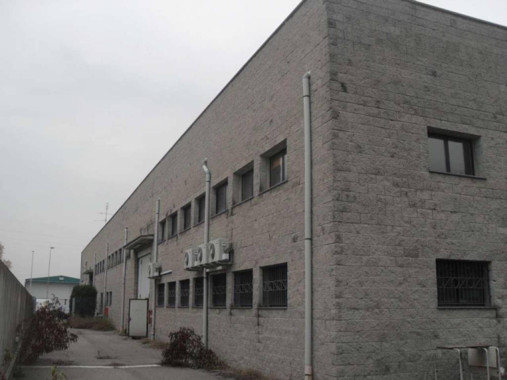 locale commerciale in vendita a San Giuliano Milanese in zona Zivido
