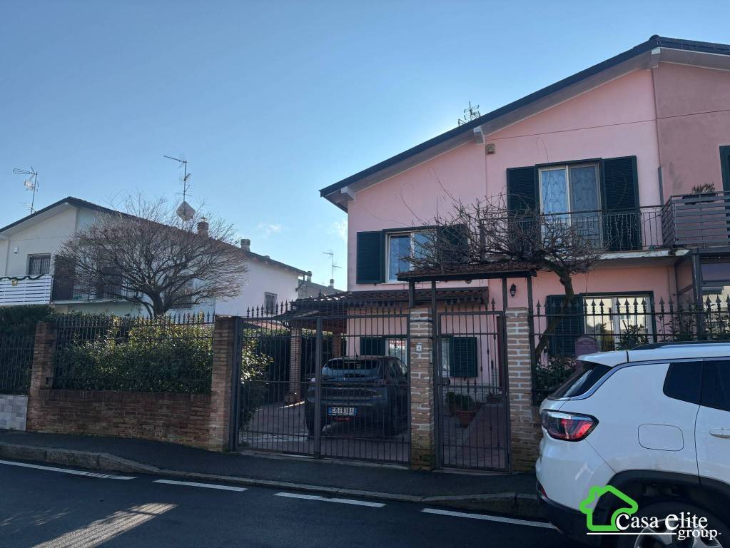 casa indipendente in vendita a San Giuliano Milanese in zona Civesio