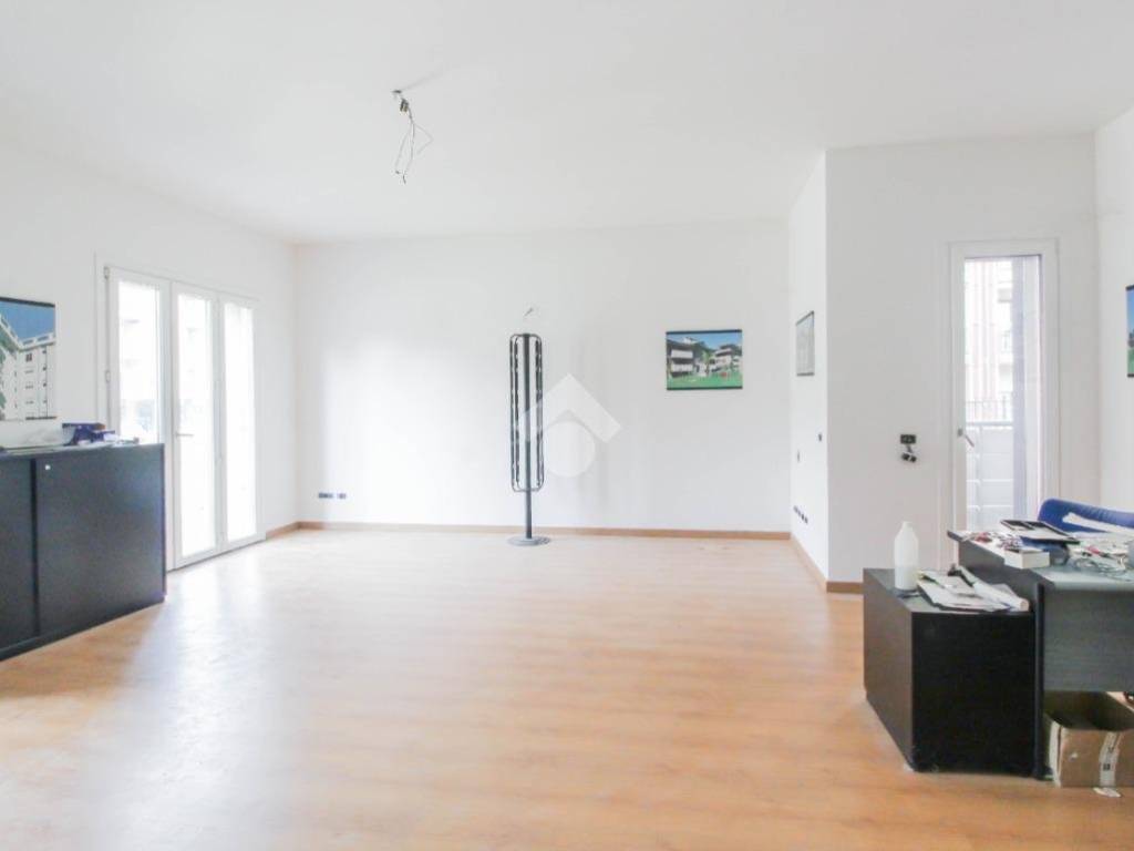 negozio in vendita a San Giuliano Milanese