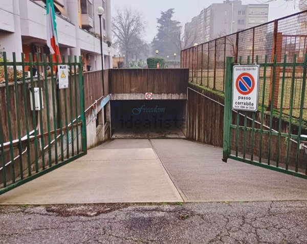 locale di sgombero in vendita a San Giuliano Milanese in zona Zivido